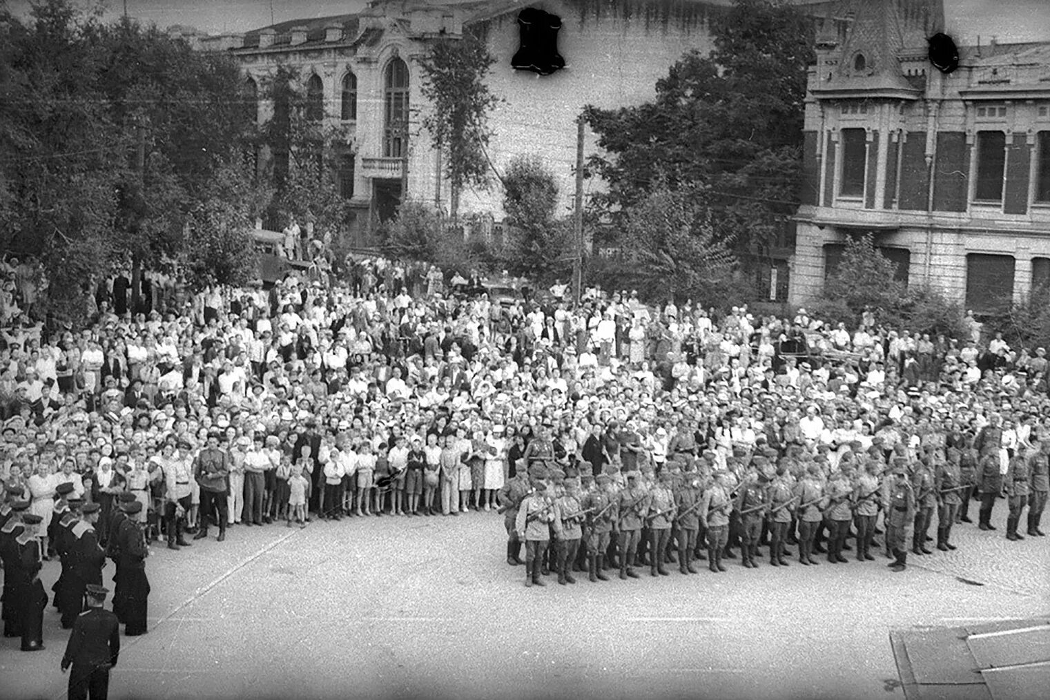 16 сентября 1945 парад в харбине. Харбин парад Победы 1945. Парад Победы в Харбине 16 сентября 1945 года. Советско японской войн 1945 в Харбине. Парад в Харбине 1945г.