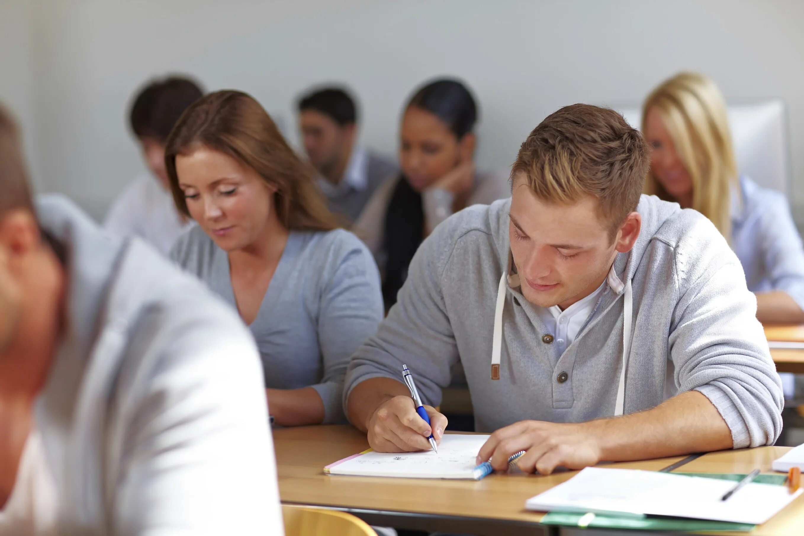 Types of exams. Люди на учебе. Учебные занятия в вузе. Учебный процесс. Учеба взрослые люди.