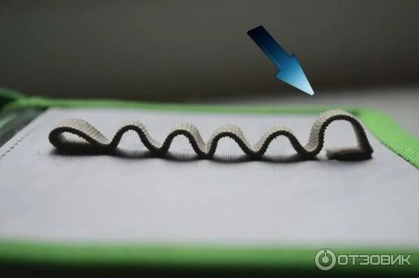 Девушка подарила резинку. Девушка подарила резинку. Прикольный подарок девушке. Резинка браслет на руку. Девушка подарила резинку.