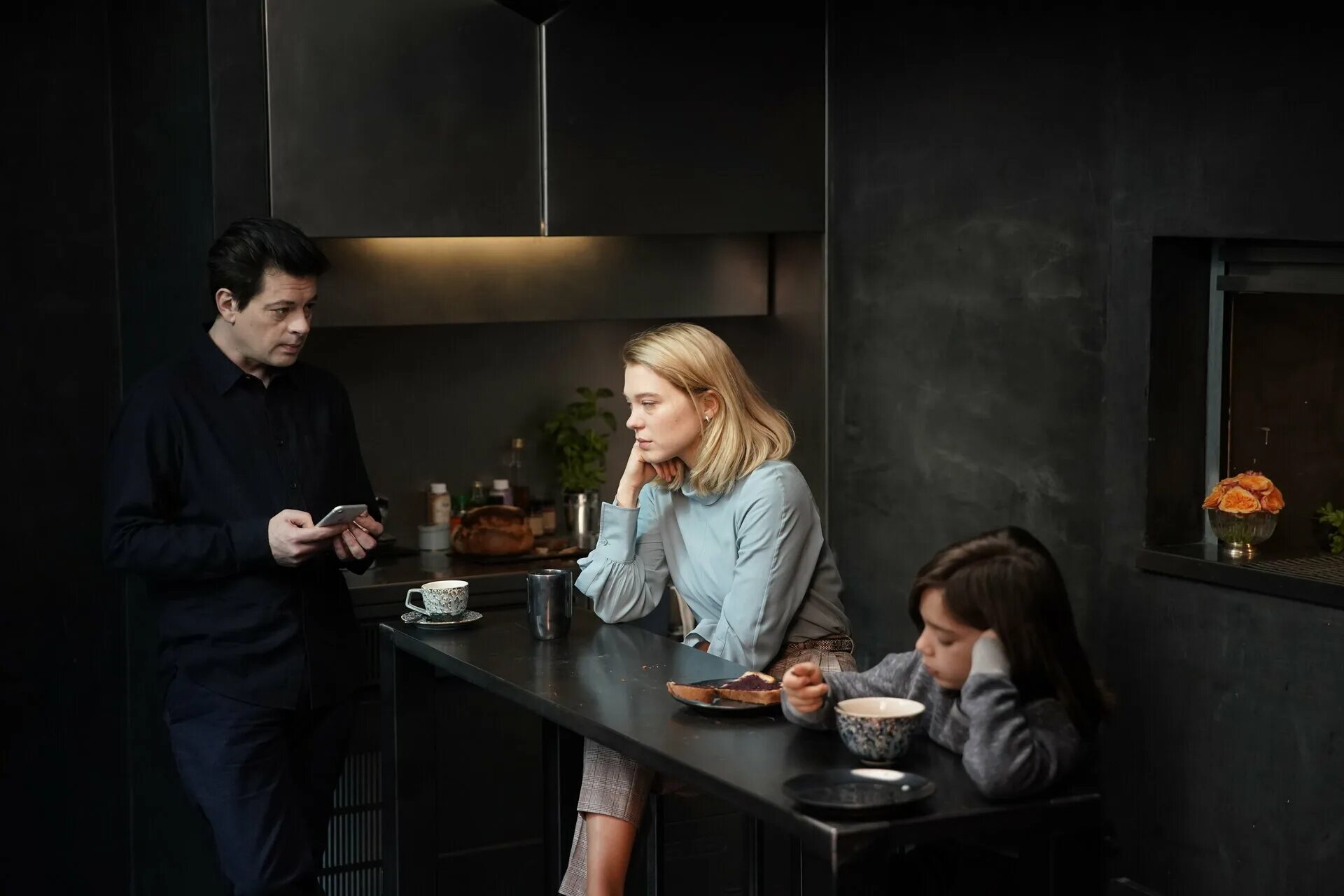 ты - воплощение порока сериал кадры. пенн бэджли. блейк лайвли и пенн бэджли. энн хэтэуэй и джейк гилленхаал любовь и другие лекарства. суперзвезда фильм 2021.