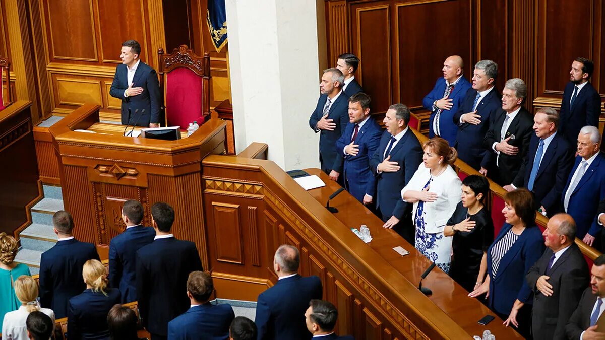 Заседание верховной рады. Кресло президента украины в верховной раде. Верховная рада украины 2010. Верховная рада украины 2014. Верховная рада украины последние новости.