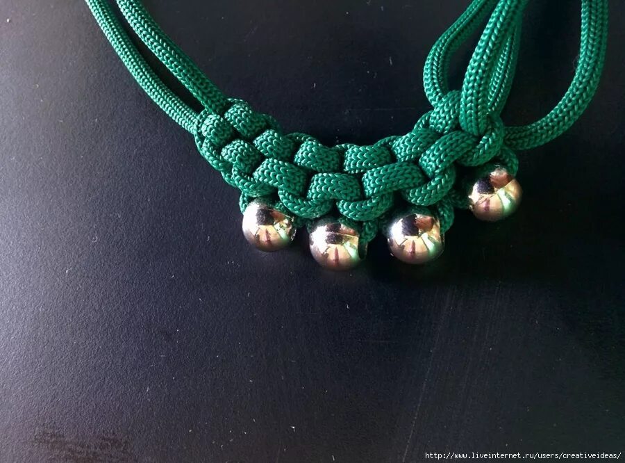 колье из шнуров. макраме украшения. колье из шнура. макраме ожерелье. плетеное ожерелье с бусинами.