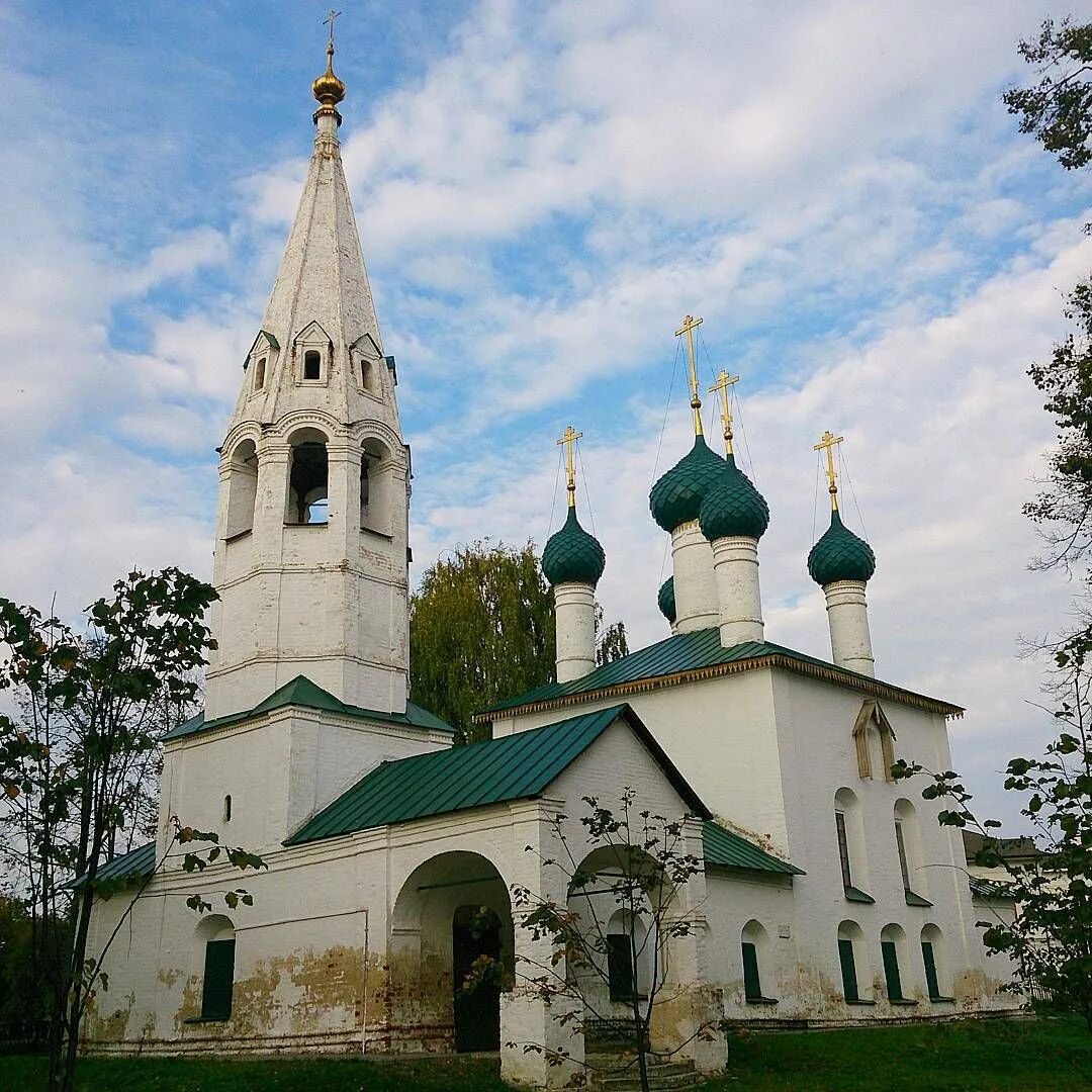 Храм николы рубленого ярославль осень. Церковь николы фото. Храм николая надеина ярославль. Храм николы рубленого в ярославле. Церковь николы фото.