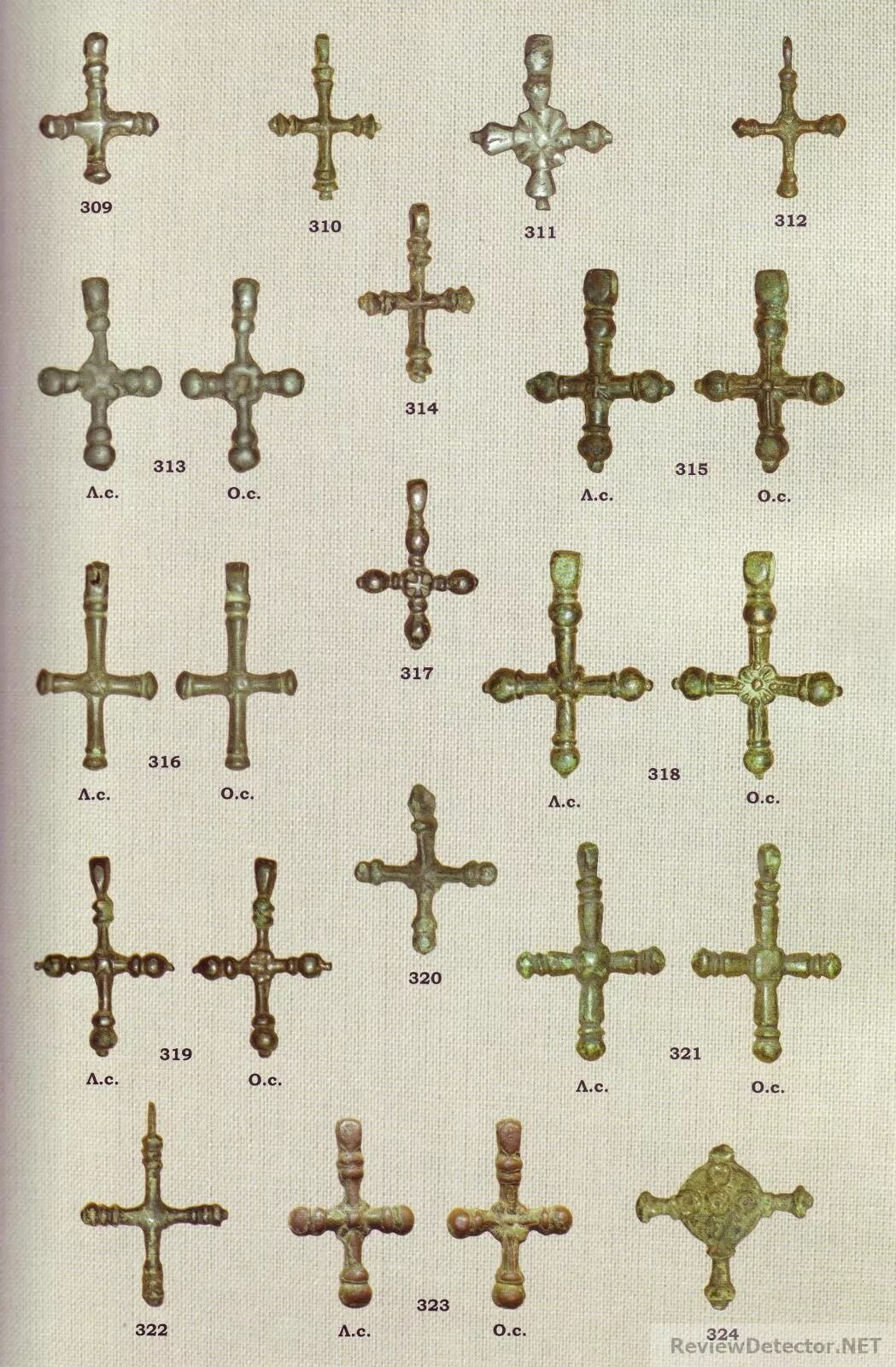 Православное 9 букв. Наперсные кресты Киевской Руси. Кресты 10 века на Руси. Первые христианские нательные крестики. Первые христианские кресты.
