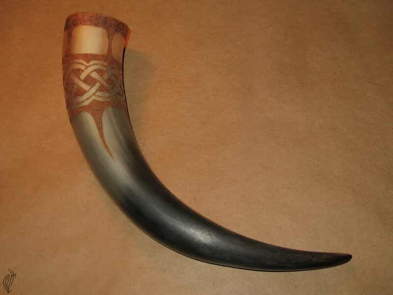 самоделки из коровьего рога. турий рог из княжеского кургана черная могила. грузинский рог.