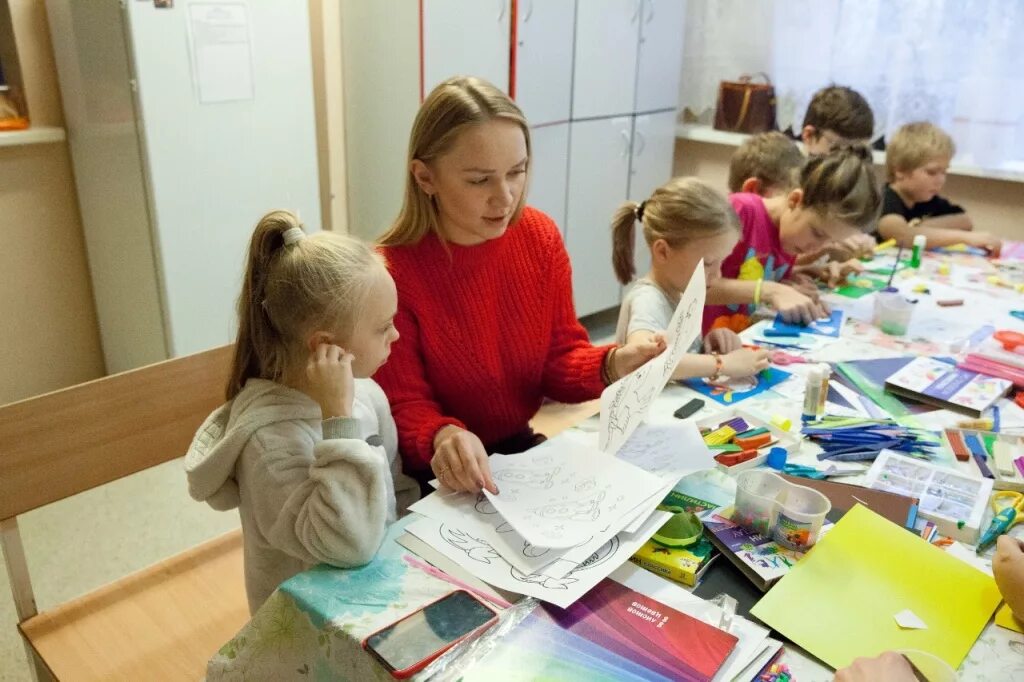 Социализация сирот. Дети волонтеры. Волонтерство дети сироты. Волонтеры в детском доме. Поддержка детей сирот.