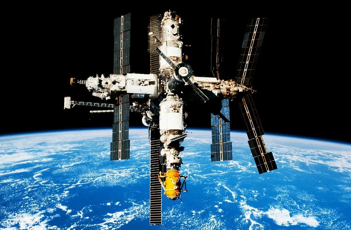 Станция мир 1986. Орбитальная Космическая станция мир 1986. 1986 Запущена Советская орбитальная станция «мир». Многомодульная орбитальная станция мир 20 февраля 1986 года. Станция мир 1