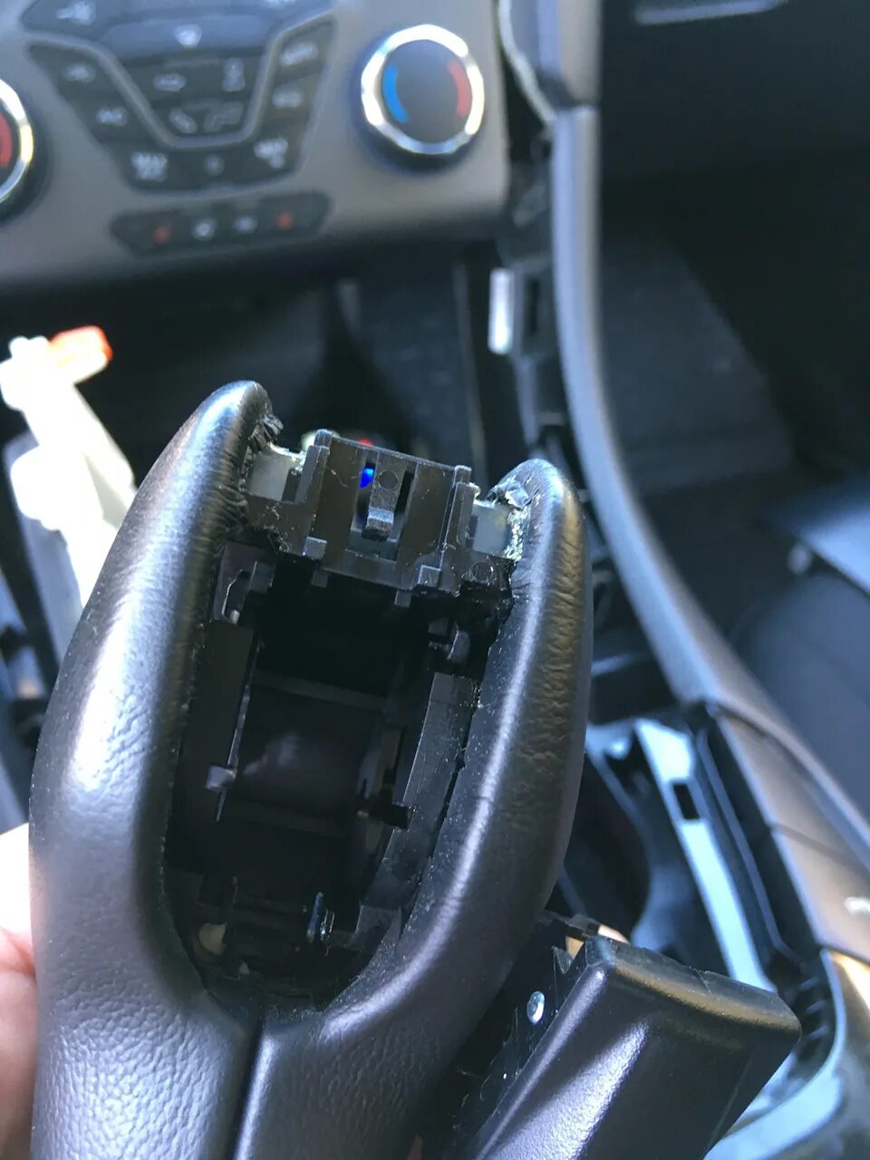 Как снять ручку мондео 4 Кнопка ручки АКПП Ford Mondeo IV, 2,3 л, 2011 года поломка DRIVE2