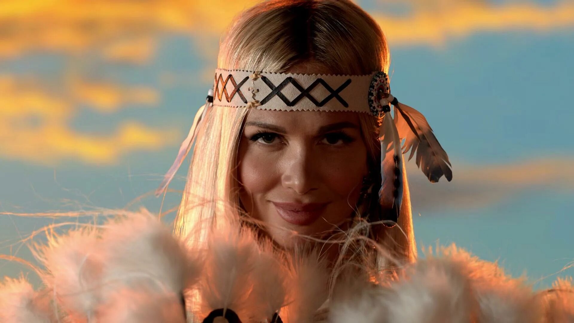 скруджи и дана соколова индиго. индиго скруджи и дана. индиго клип. соколова певица индиго дана. парень в клипе индиго скруджи.