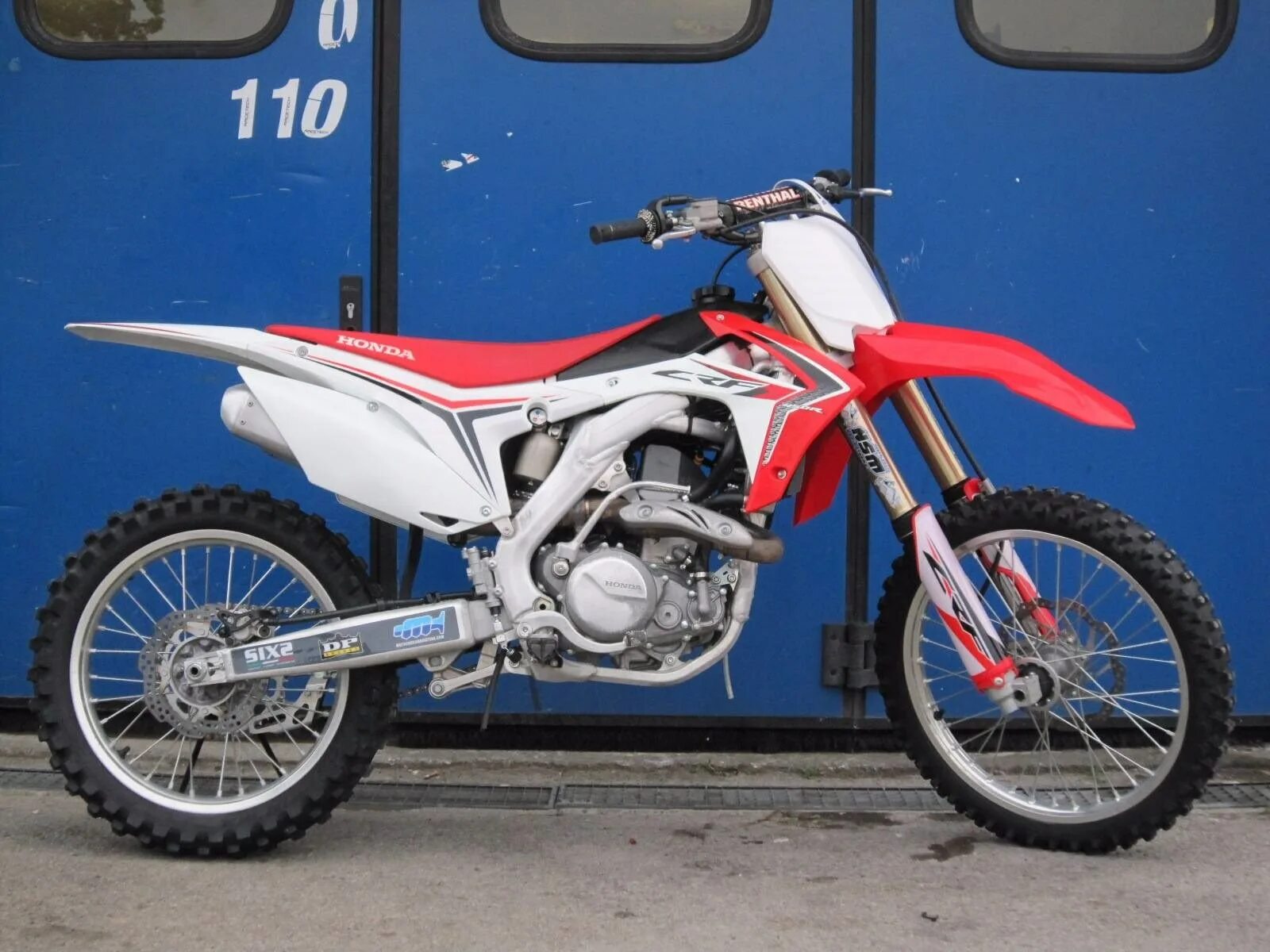 Кросс 250 куплю. Honda 450 эндуро. Хонда эндуро 450 кубов. Мотоцикл эндуро Honda crf450. Мотоцикл эндуро Хонда 450.