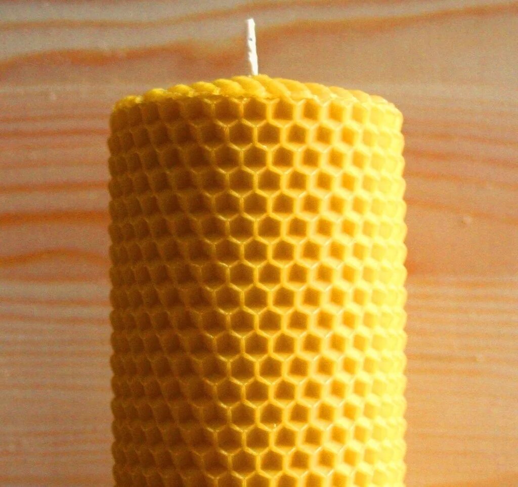 Искусственная восковая основа пчелиных сот 6 букв. Восковые свечи. Свечи соты. Свечи из пчелиного воска. Свечи восковые "соты".
