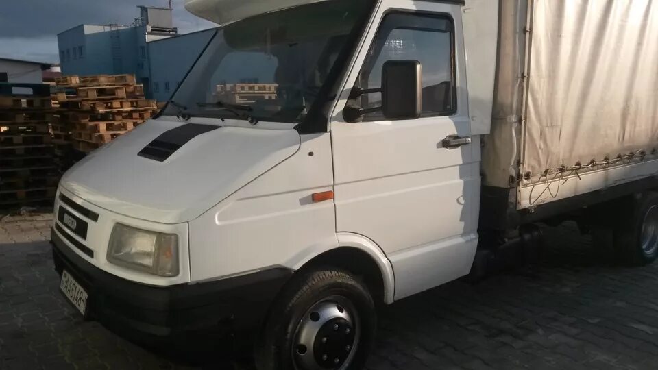 Кабина ивеко дейли. Ивеко Дейли 3510. Ивеко Дейли 2004. Iveco Daily 1992 бортовой. Кабина Iveco Daily 4910.