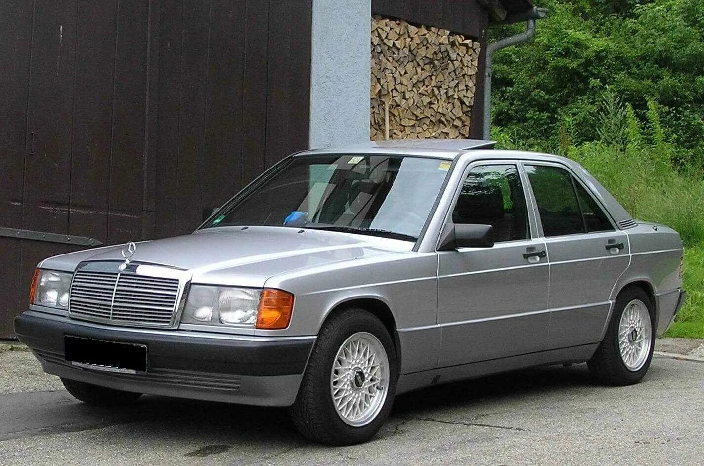 Мерседес w201 купить. Мерседес Бенц 190е. Mercedes-Benz 190 (w201). Mercedes-Benz 190 e (w201). Мерседес 190 w201.