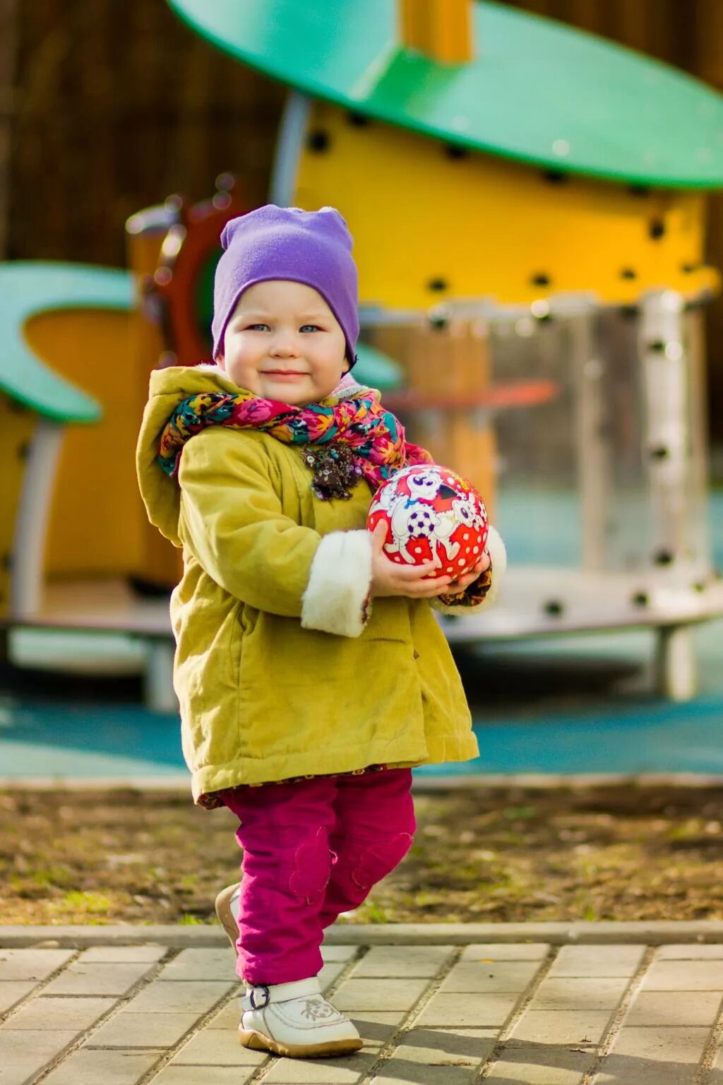 Ярко малыш. Дети в цветах. Яркие фото детей. Милый ребенок. Радостные дети.