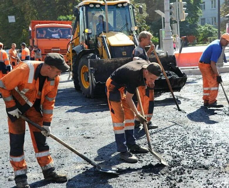 Зарплата дорожного рабочего. Работники дорожного хозяйства. Дорожный рабочий. Дорожные работы. Маслянинское дрсу.