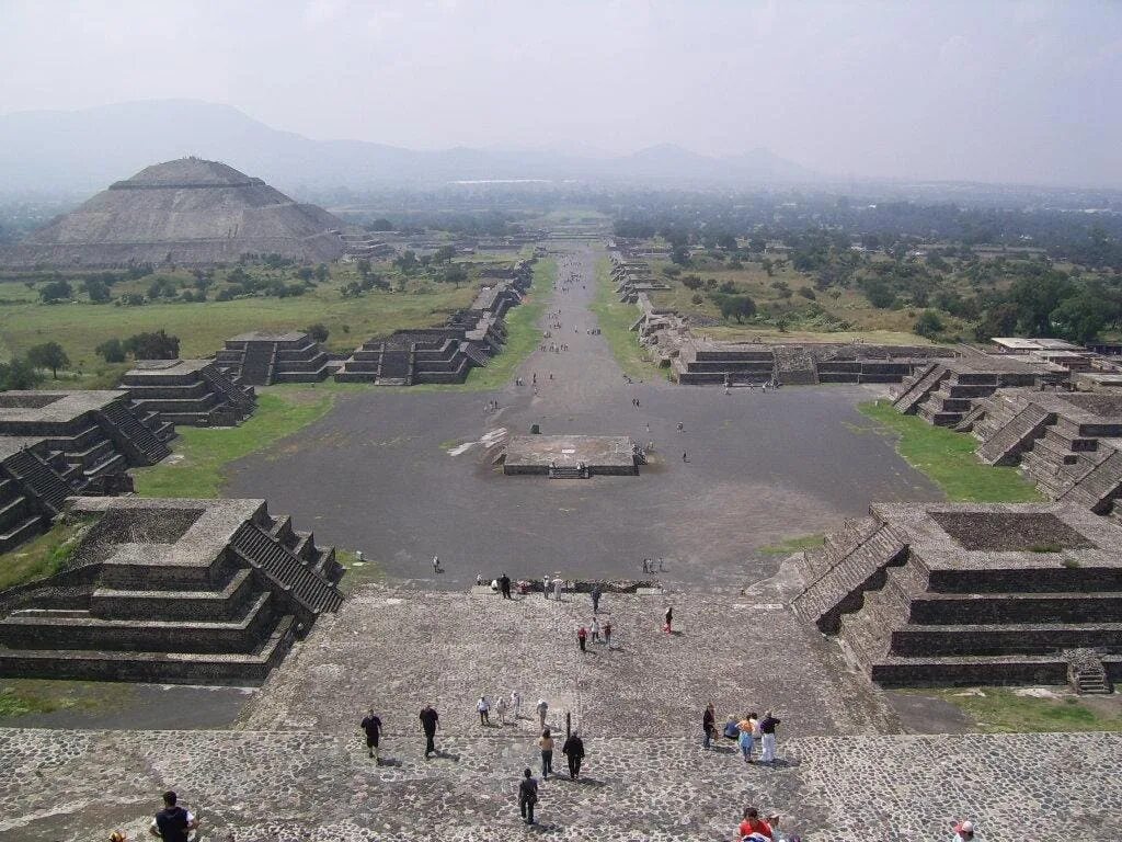 Long ago teotihuacan was. Long ago teotihuacan was. Теотиуакан город богов. Пирамида теотиуакан до раскопок. Город теотиуакан пирамида солнца.