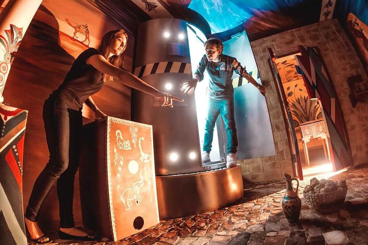 Квесты в машине москве. Квест машина. Квест машина. Мир квестов. Автомобильный квест.