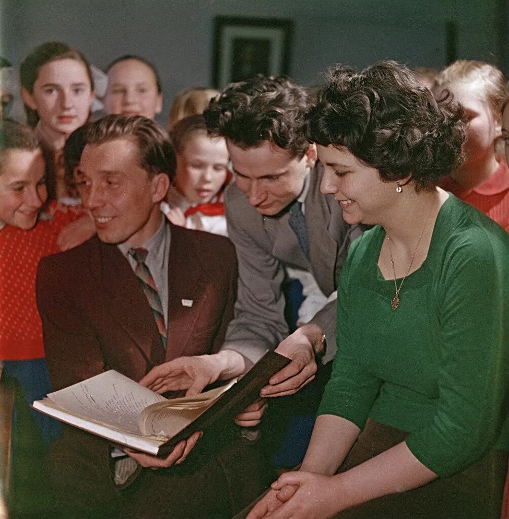 Ссср 50 х. Советские люди. Советские люди 1950. Советские люди 50-х. Советские люди в цвете.