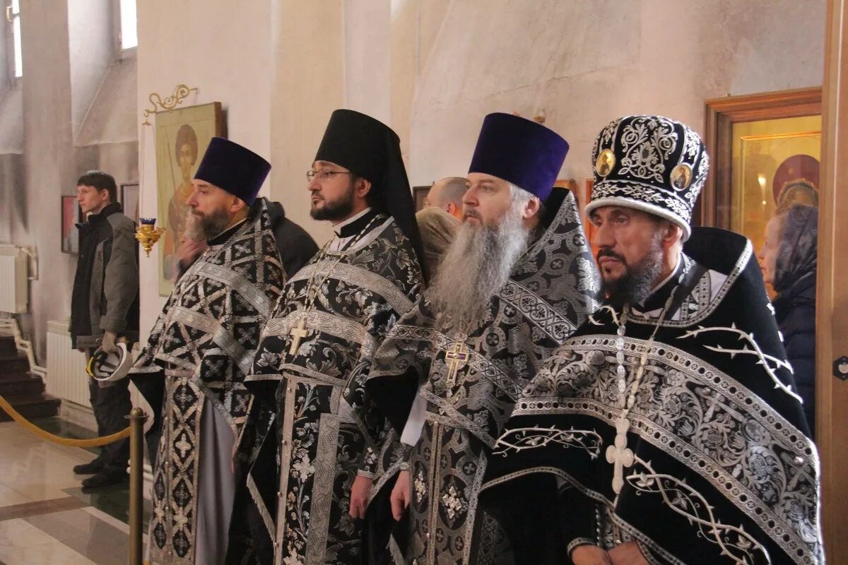 Храм преподобного василия исповедника. Храм василия исповедника. Храм василия исповедника у рогожской. Митрополит дионисий воскресенский. Расписание василия исповедника у рогожской заставы.