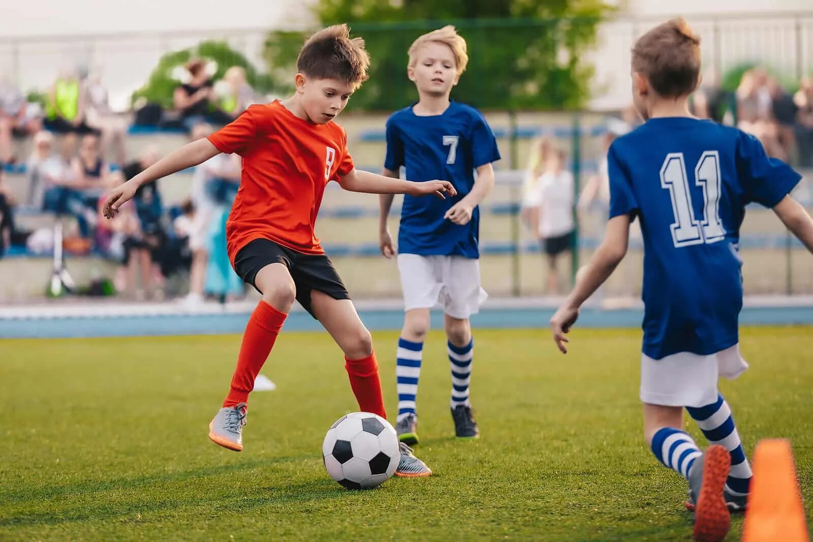 They playing football at the institute. Мальчик футболист. Дети играют в футбол. Мальчик играет в футбол. Футбол ребята.