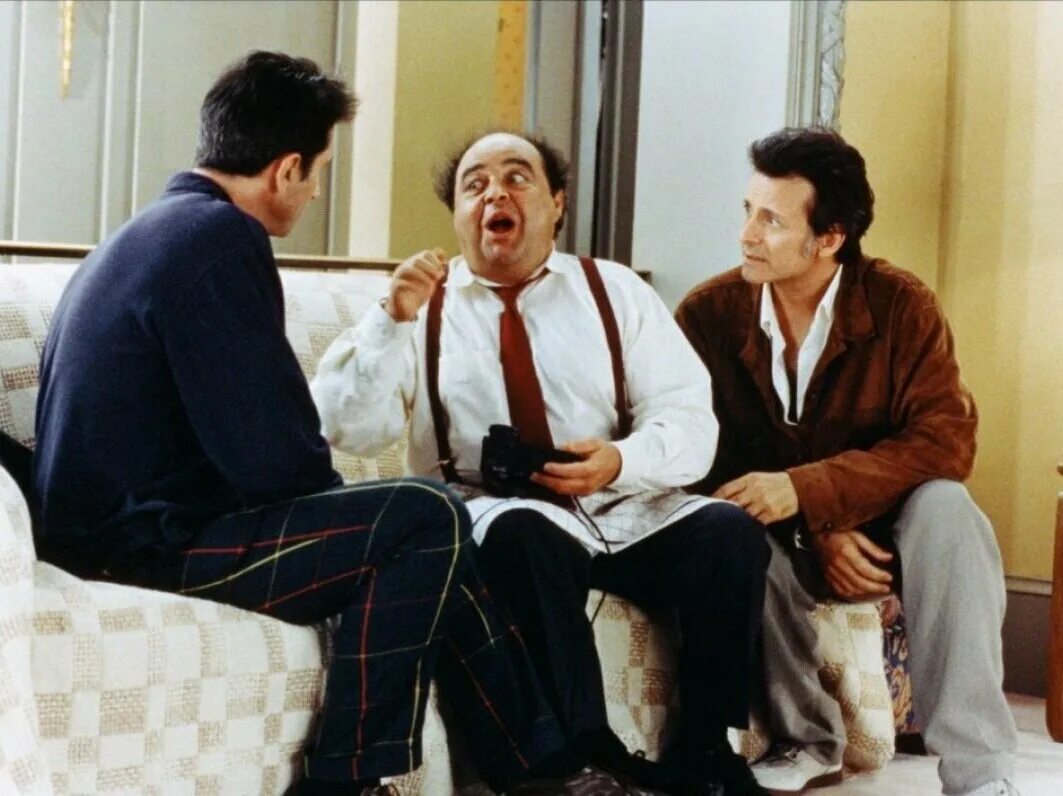 Комедия французская про придурков в костюме птиц. Придурки франция. Фильм придурки 1994. Придурки фильм жан рено. Ужин с дураком фильм.