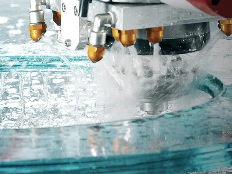 Техники обработки стекла. Обработка стекла. Шлифовка стекла производство. Резка и обработка кромки стекла. Химическая обработка стекла.