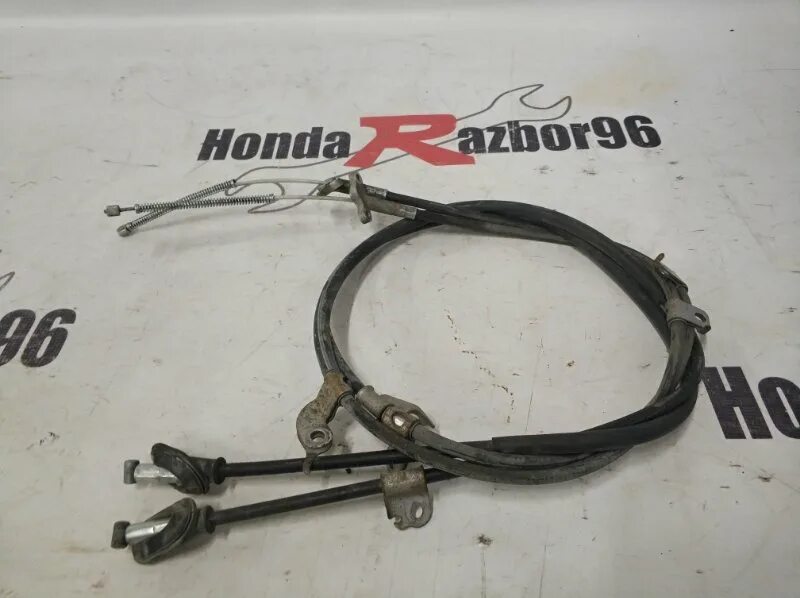 Трос ручника хонда цивик 4д. Оригинальный трос ручника honda civic 4d. Honda civic 4d трос ручника. Как проходят троса ручника хонда цивик около глушителя. Трос ручника honda civic 2003 дисковые.