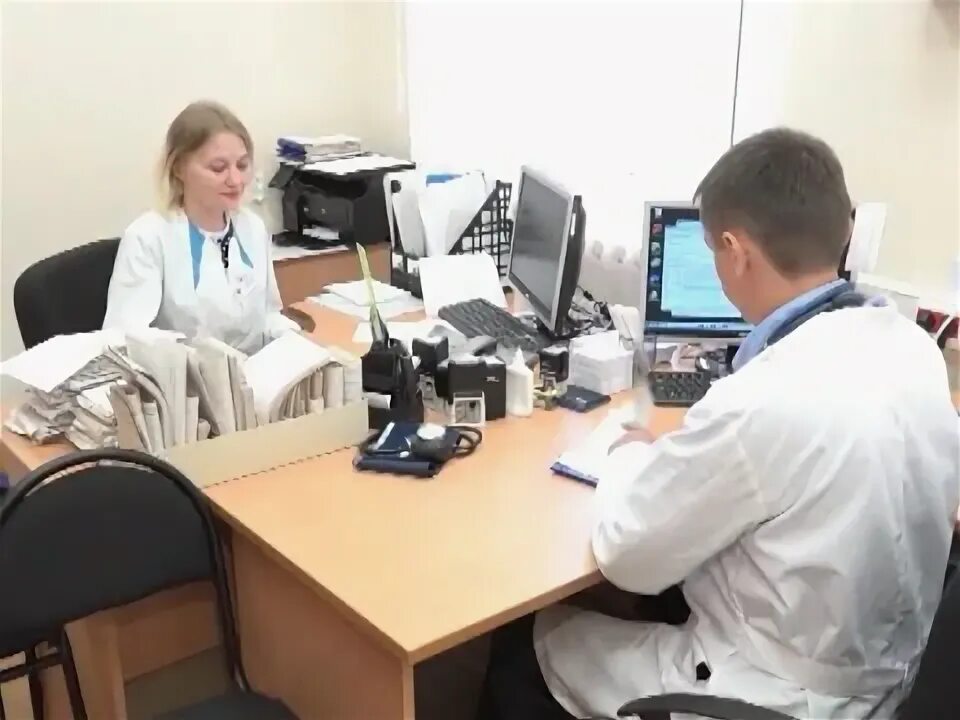Врач. Офис врачей терапевтов. Мебель для больниц. Земский доктор краснодарский край. Офис врачей терапевтов.