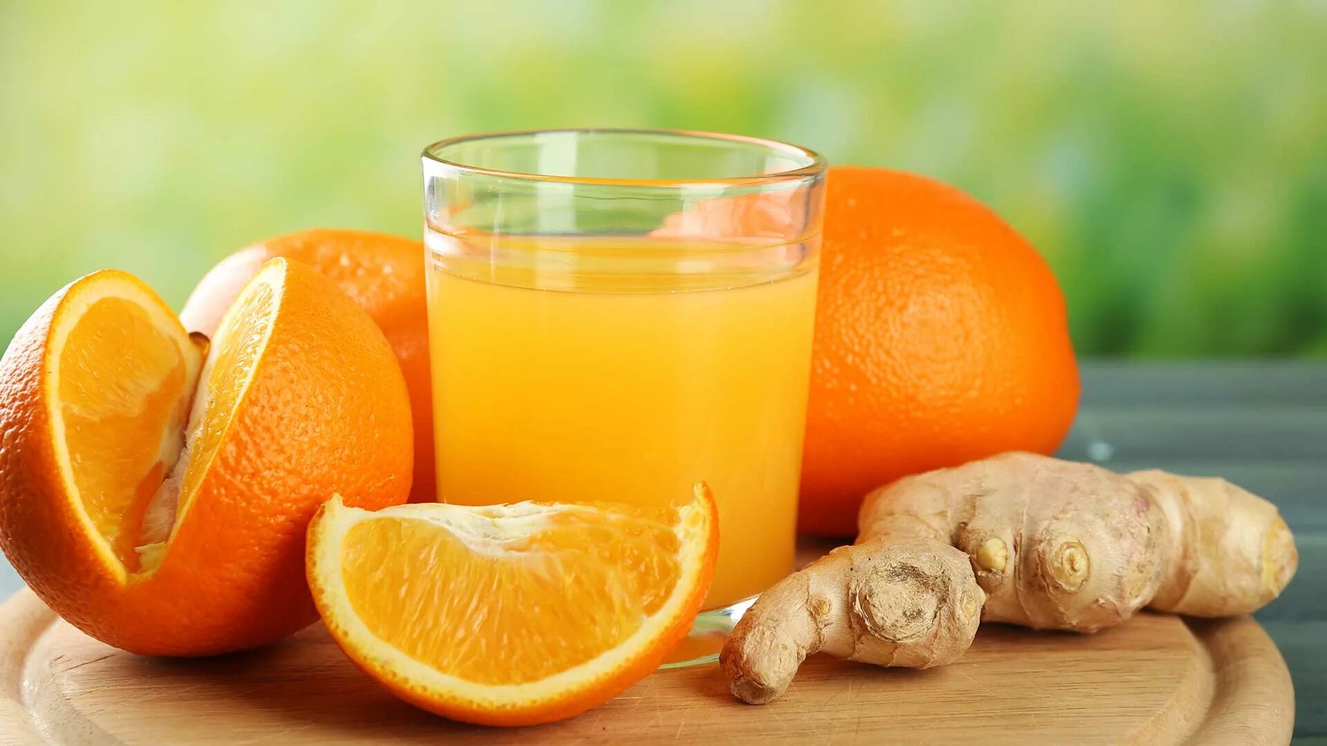 Сколько можно апельсинового сока. Смузи морковь апельсин имбирь. Апельсиновый сок. Апельсины для сока. Свежевыжатый апельсиновый сок.