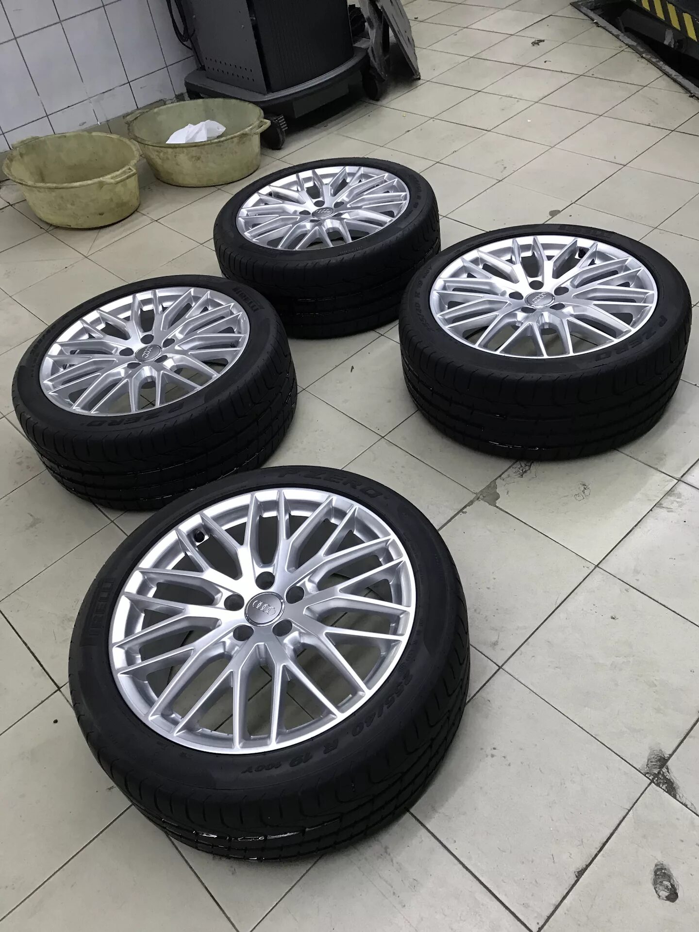 Диски 245 45 20. 255/40 R19 Audi. 255/40 R19. 255/40 R20 Audi a8. Ауди 255/40 8.5j r20.