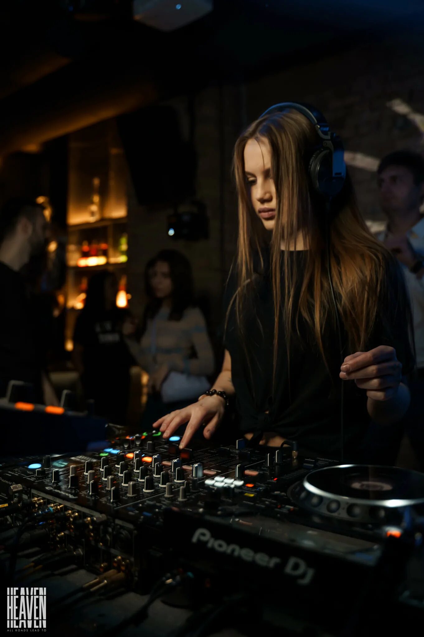 Dj xenia diamond beautiful. Dj xenia diamond beautiful. Xenia diamond dj. Инфинити диджей девушка. Полячка диджей с каре.