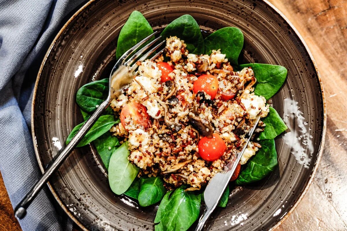 Refreshing Quinoa Salad Recipe Vegetarian salad recipes, Vegetarian recipes, Hea