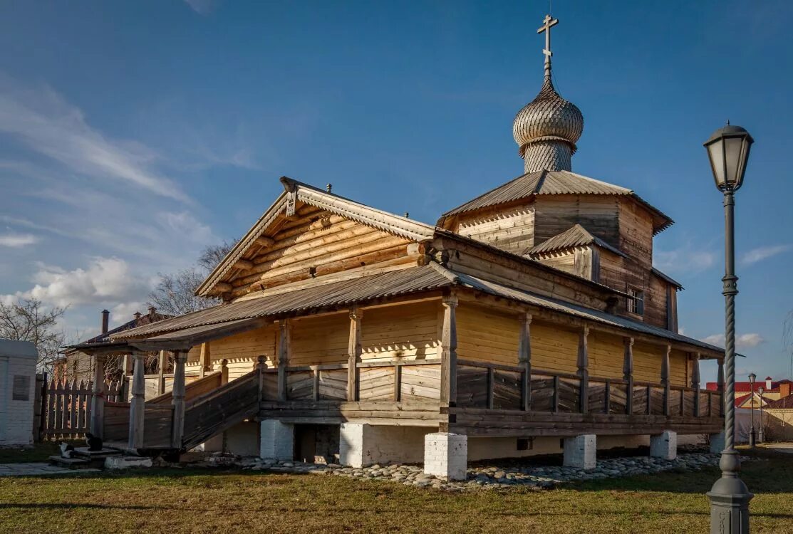 Свияжск церковь. Деревянная Троицкая Церковь Свияжск. Иоанно-Предтеченский монастырь остров град Свияжск. Остров-град Свияжск деревянная Церковь. Деревянная Троицкая Церковь XVI века, Свияжск.