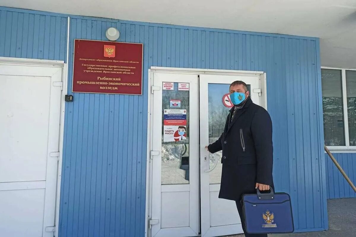 Михаил крупин уполномоченный по правам ребенка в ярославской области. Ярославская область по правам ребенка. Аппарат уполномоченного по правам ребенка. Крупин михаил львович. Омбудсмен детский ярославская.