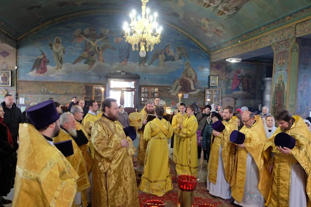 служба в церкви астрахани