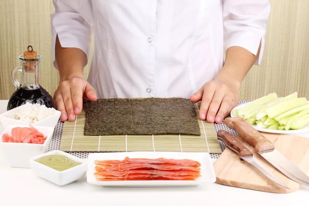 Сушить суши. Сушить суши. Японская кухня. Суши и роллы. Японские блюда.