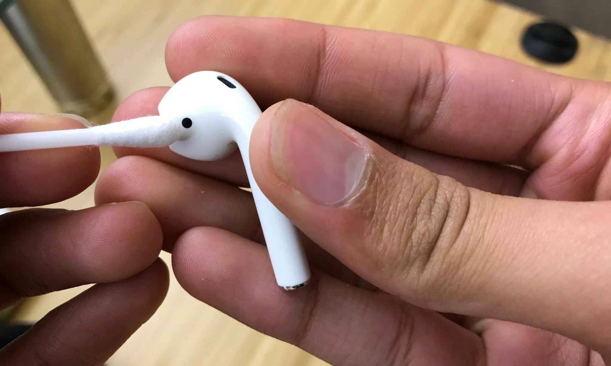 Почему не подключается наушник аирподс. Микрофон аирподс 2. AIRPODS 2 микрофон. AIRPODS Pro 2. Микрофон в аирподс.