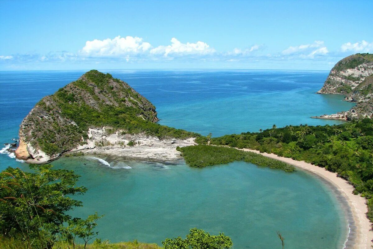 Mayotte. Майотта остров. Мамудзу Майотта. Майотта заморский регион Франции. Коморские острова остров Майотта.