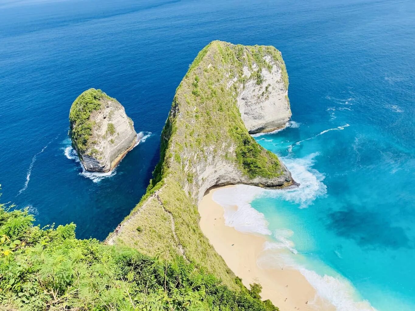 Kelingking beach. Пенида айсланд бали. Kelingking beach. Нуса пенида на английском. Остров нуса пенида.