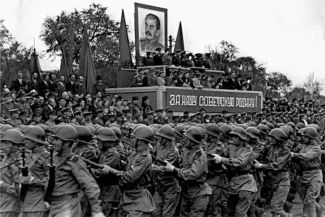 Парады второй мировой войны. Харбин парад Победы 1945. Парад Победы советских войск в Харбине 16 сентября 1945 года. Парад в Харбине 1945г. Парад советских войск в Харбине в 1945 году.