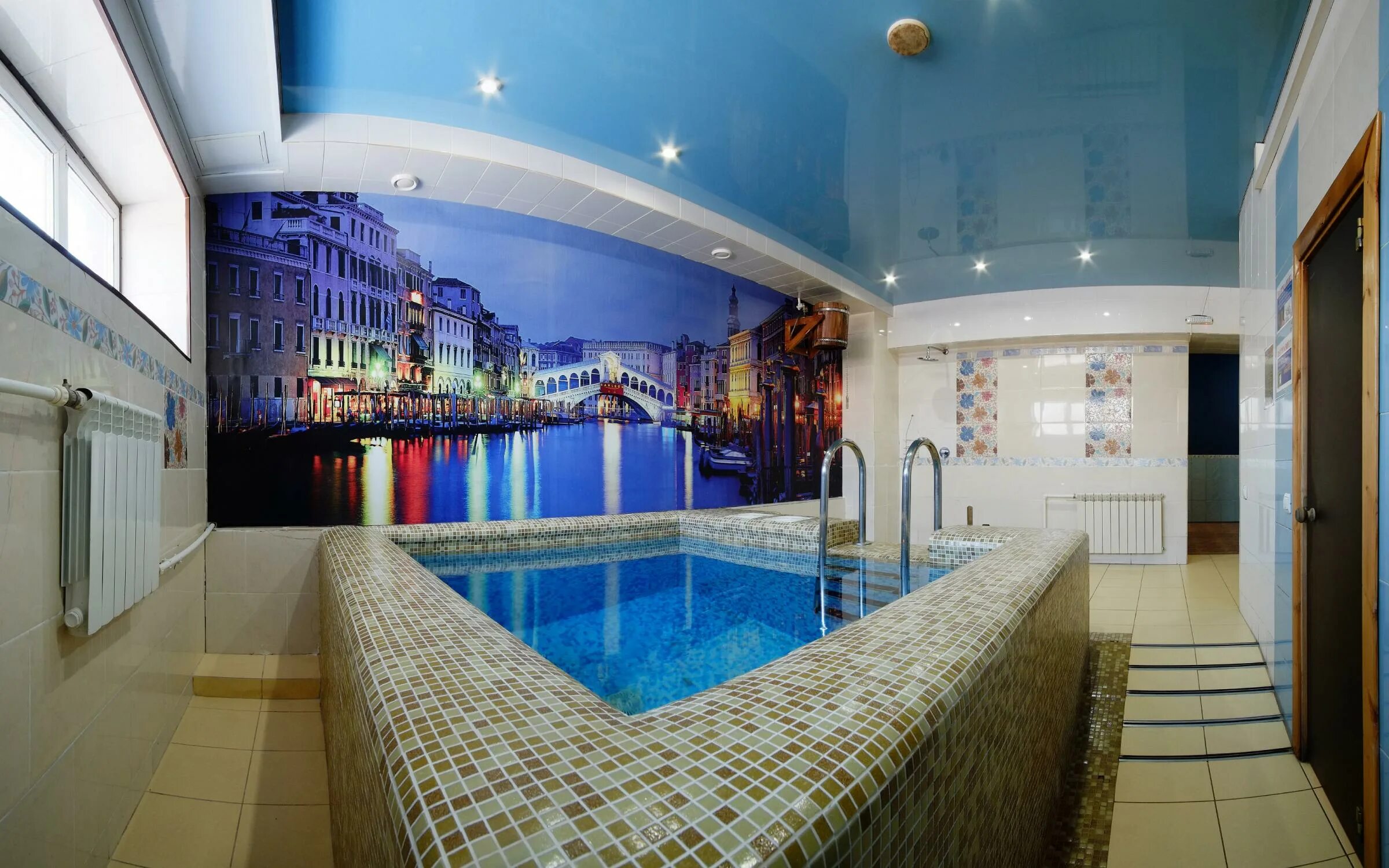 сауна на бархатова меридиан омск. сауны в омске с бассейном. сауна большой бассейн. сауна жар птица омск 14 линия. сауна омск.