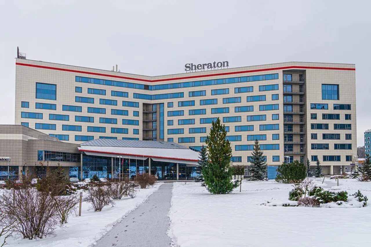 Шератон скайпоинт. Sheraton SKYPOINT Luxe 5. Отель SKYPOINT Luxe. SKYPOINT парк отель. Отель Sheraton SKYPOINT Luxe территория.