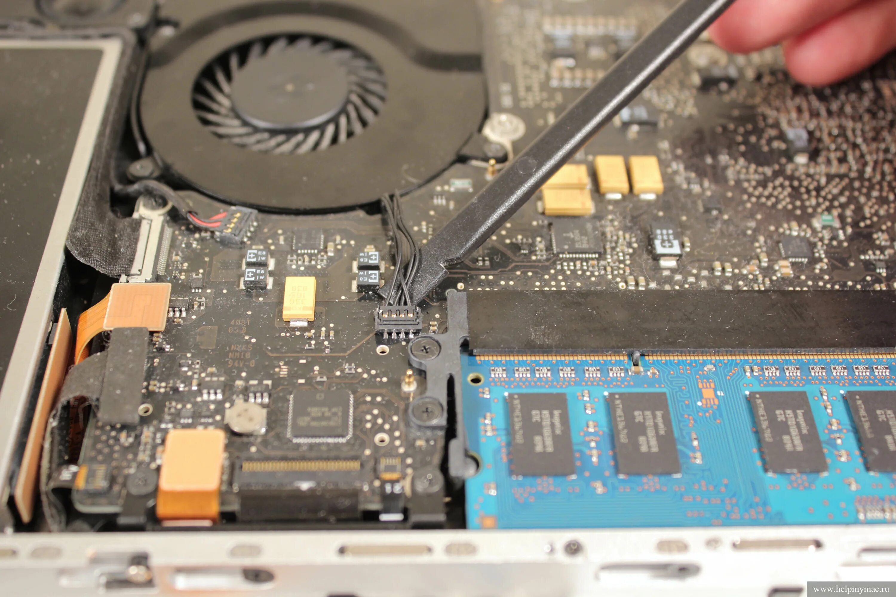 пыль макбук. пыль макбук. тормозит macbook pro 2011. пыльный ноутбук. пыль макбук.