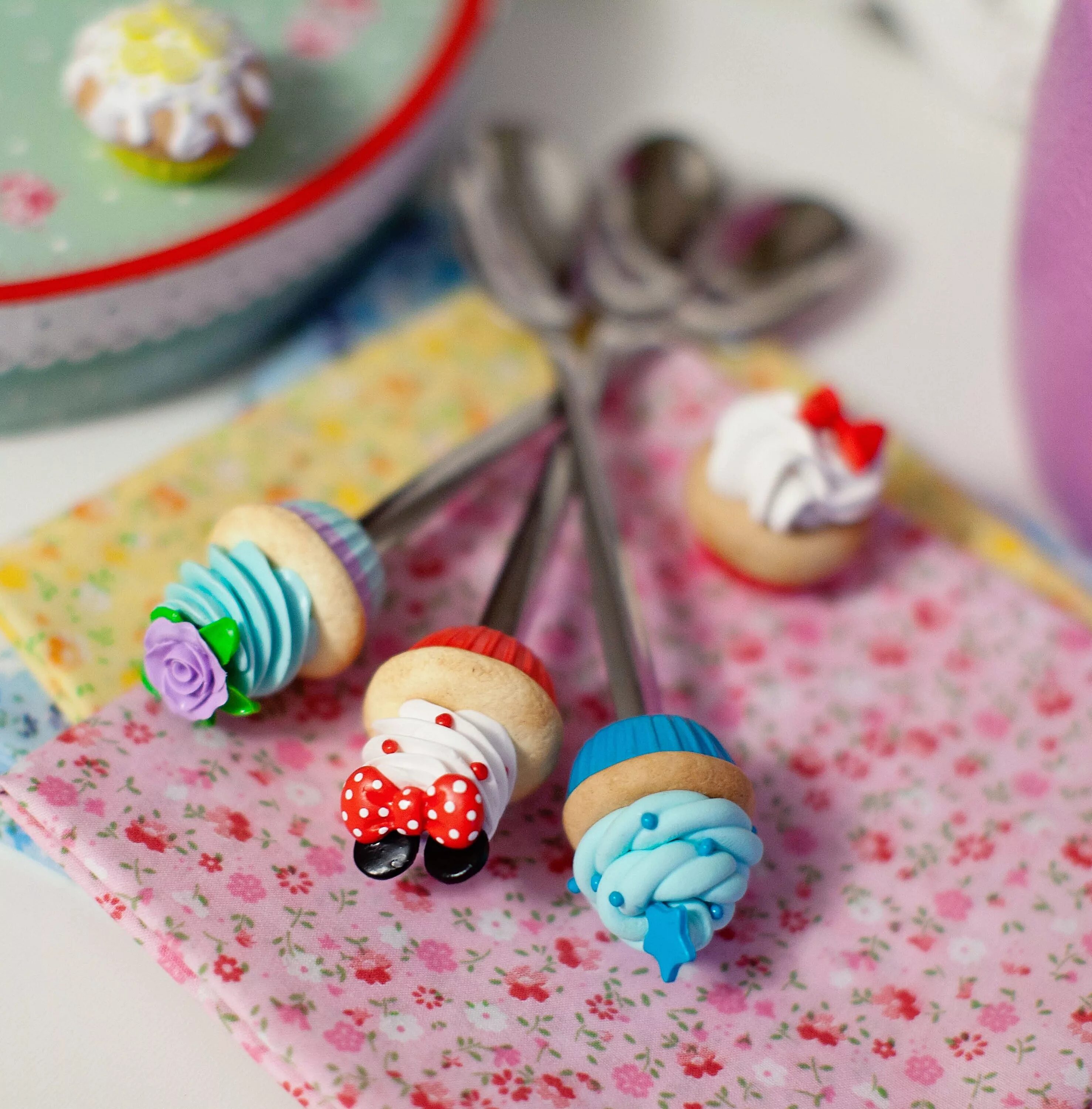 Изделия из полимерной глины. Фигурки из полимерной глины. Штуки из глины. Вкусные ложки из полимерной глины. Украшения из полимерной глины.