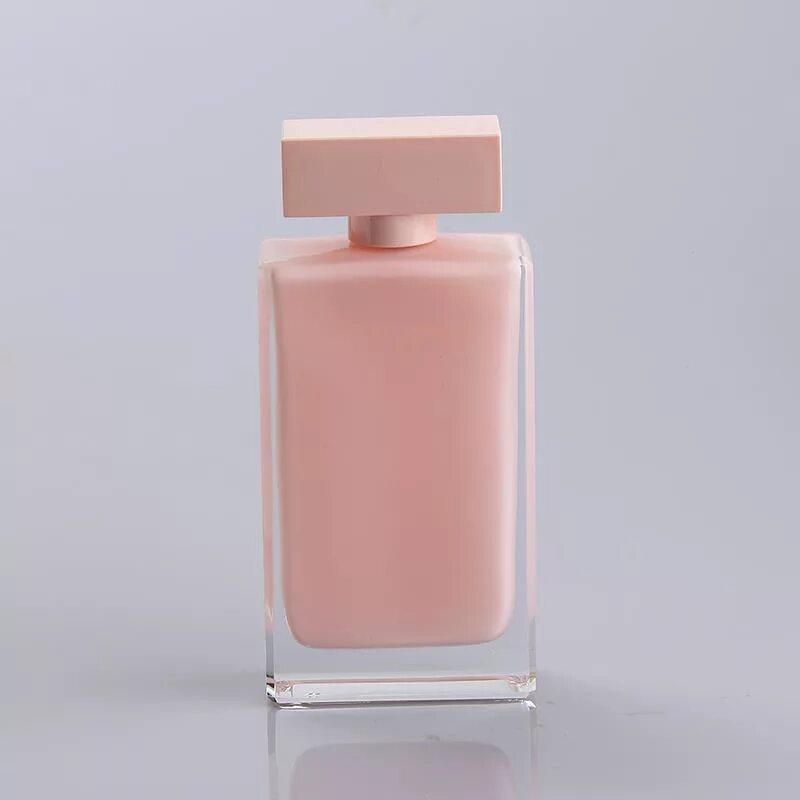 Парфюм розовый флакон. Флакон Emmi Parfum. Zara розовый бутылек духи. Духи в розовом флаконе. Духи в розовом флаконе квадратные.