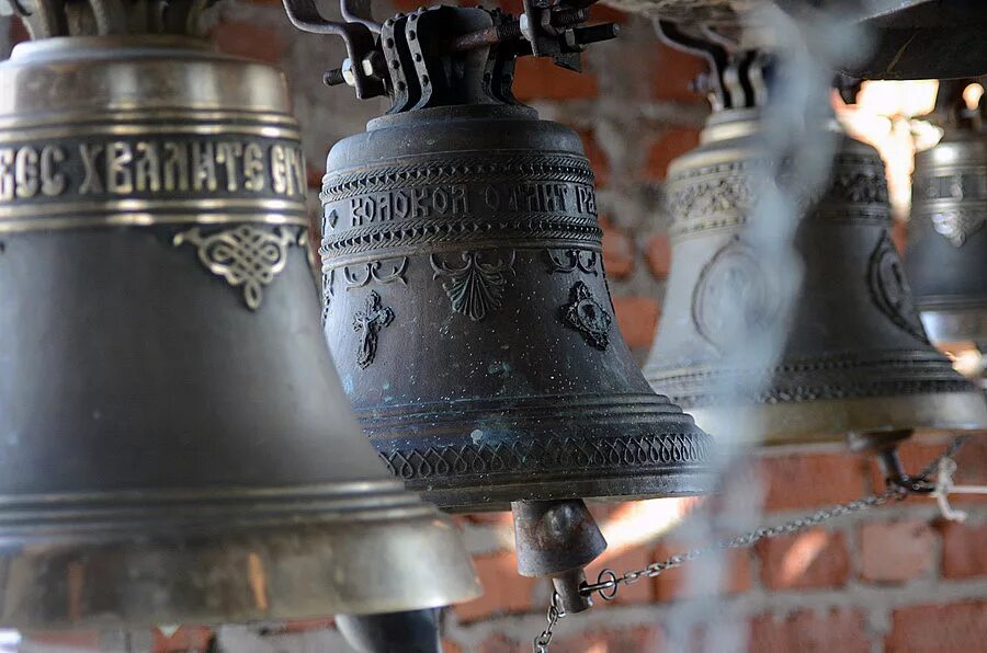 Колокольный звон Борисоглебский монастырь. Колокольный звон Миасс храм Богоявления.