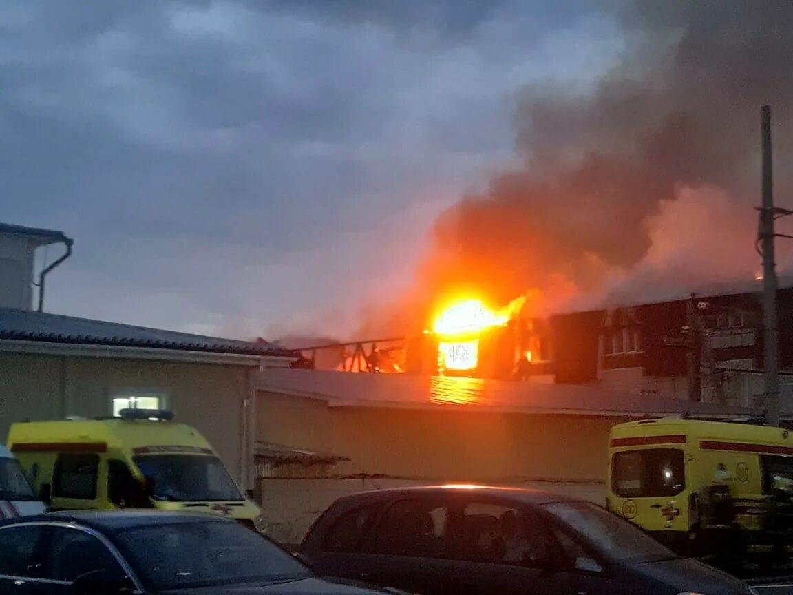 Тверь горит сегодня. Пожар в Твери сейчас в Заволжском районе. Пожар на улице Плеханова Тверь. Пожар в Твери в Заволжском районе. Пожар в Твери сегодня в Заволжском районе.