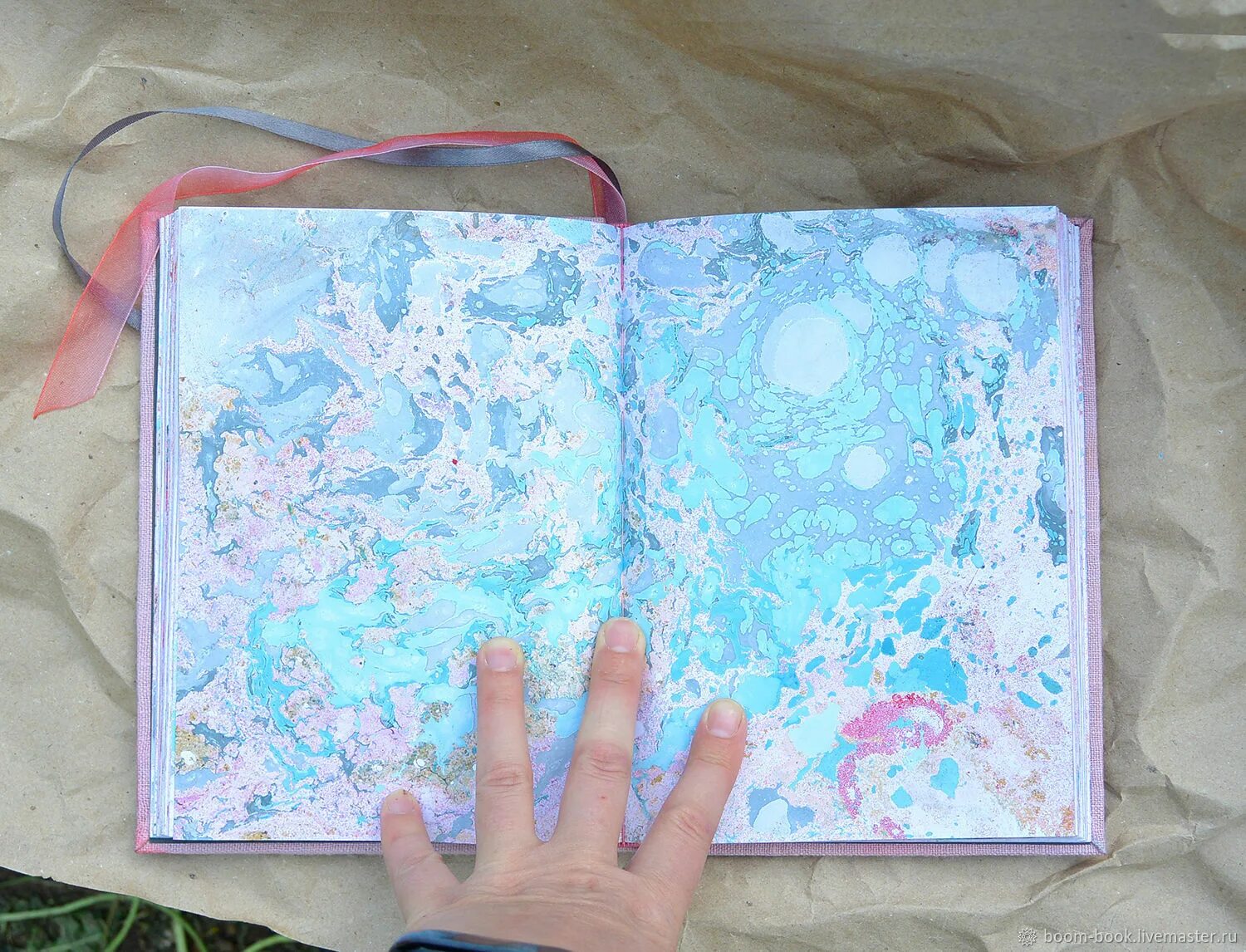 Разрисованная книга. Старинный переплет. Старинные книжные переплёты. Шкатулка книга расписная. Разрисованная книга.