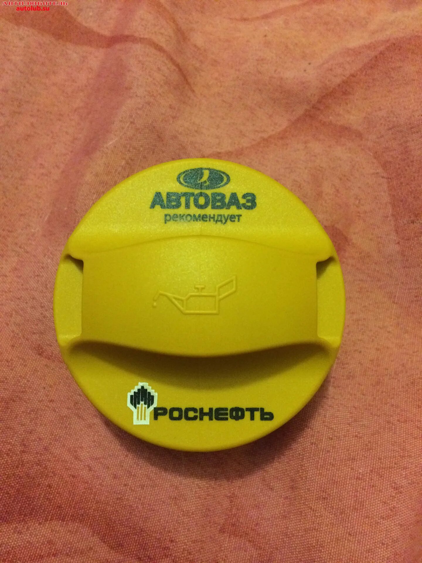 Крышка маслозаливная (карб) 2101 нива "евродеталь" /1312 т07194. Крышка маслозаливной горловины нива 2123. Нива 4х4 желтая крышка маслозаливной горловины. Крышка маслозаливной горловины лада х рей 1. Крышка масляной горловины 2123.