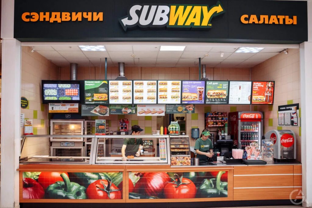 Сеть кафе Subway. Сабвей сеть быстрого питания. Subway фаст фуд. Сабвей витрина.